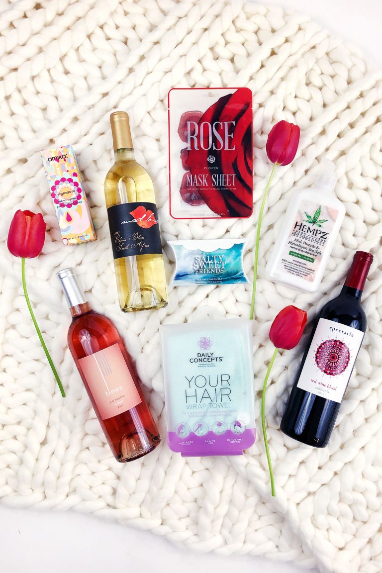 Ideal Box for the Women Who Loves Wine & Fun Surprises! {Vine Oh Subscription Box}