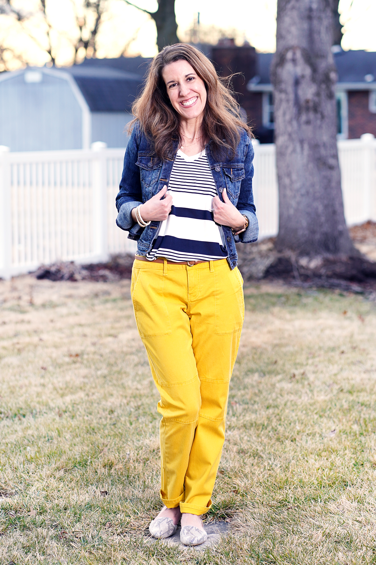 Mustard pants and teal blazer business casual | Colored pants outfits,  Business casual outfits, Mustard pants outfit