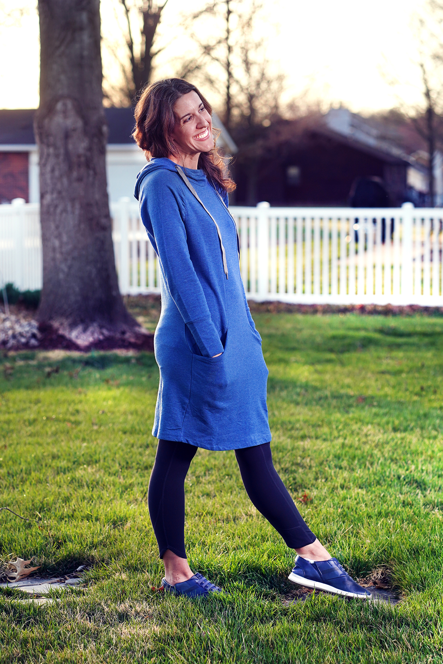 Thursday Fashion Files Link Up #237 – Perfect Oversized Sweatshirt for the  Fall - CurlyCraftyMom.com